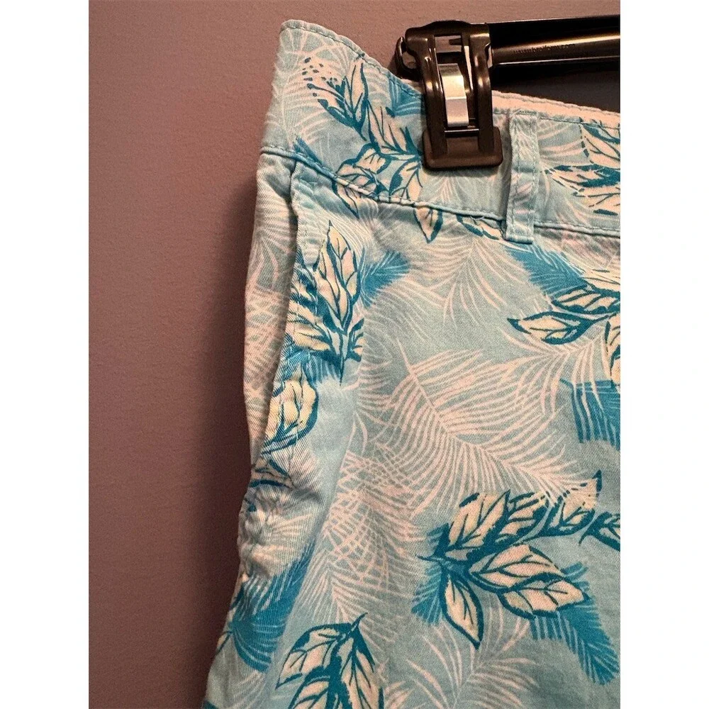 Caribbean Joe Shorts Womens Size 12 Blue White Tropical Floral - Picture 2 of 9